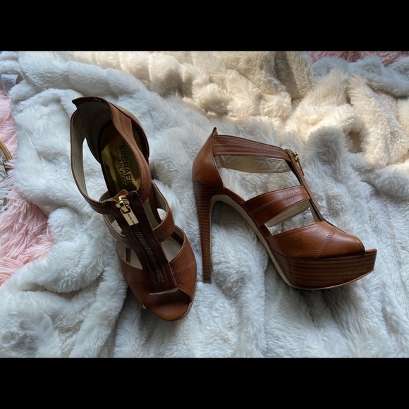 Michael Kors Berkley Leather T-Strap Heels 7.5 EUC - Picture 8 of 10
